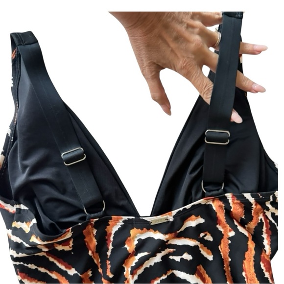 DKNY Tiger Pass One Piece Swimsuit Size 14 NWT - Picture 3 of 5